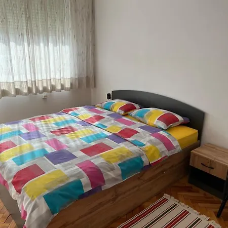 Practico, Comodo Y Centrico. גברובו