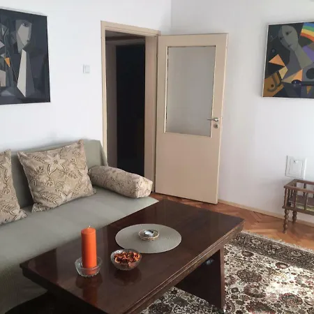 Practico, Comodo Y Centrico. גברובו